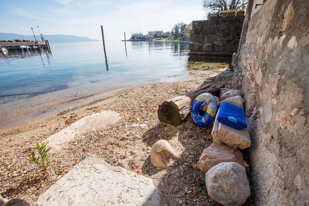 Il Batti Apartment Water Front And Private Beach Toscolano-Maderno Exterior foto